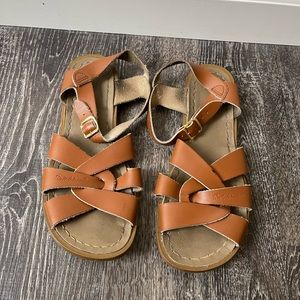 Women’s 8 saltwater sandals